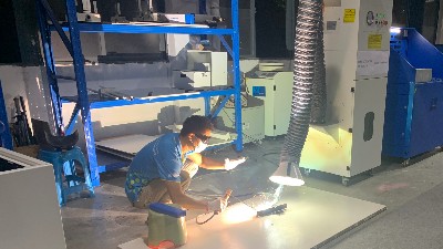 東莞執(zhí)信環(huán)?？萍?專注于生產(chǎn)節(jié)能環(huán)保的煙霧凈化器！