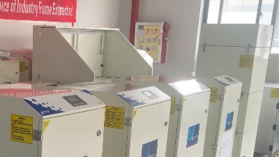凈化塑料模具廠煙塵污染，就用執(zhí)信環(huán)保工業(yè)煙塵凈化器